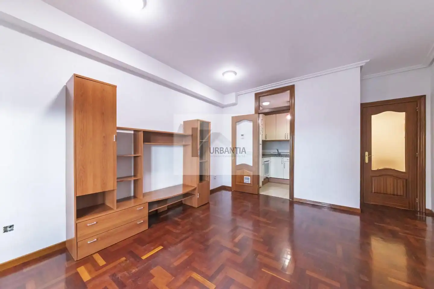Dormitori de Pis en venda en Los Arcos amb Calefacció, Parquet i Balcó