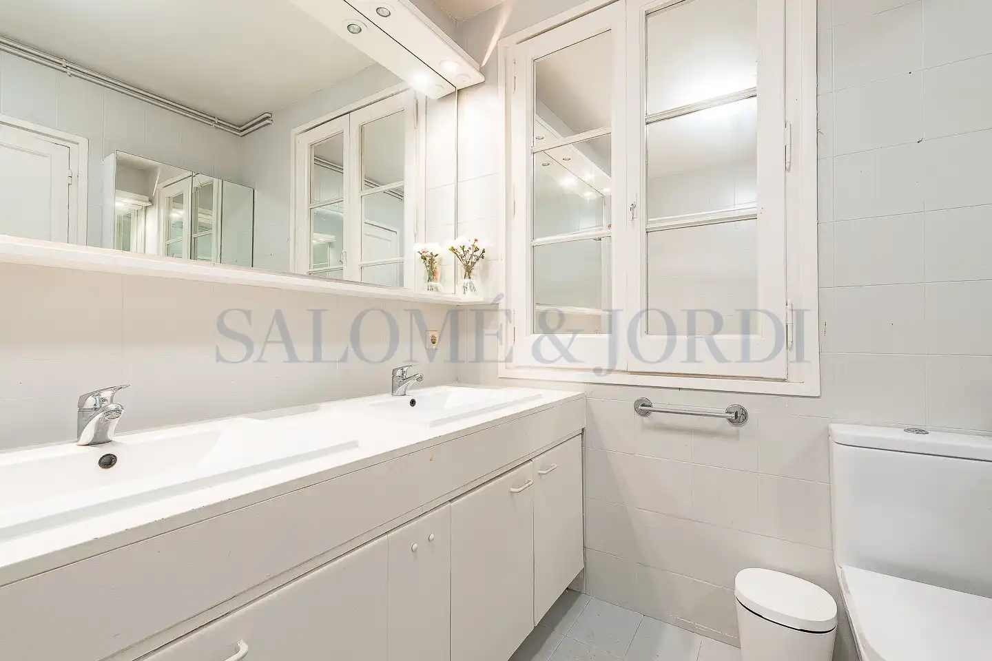 Baño de Piso en venta en Barcelona con Aire acondicionado, Calefacción y Jardín privado