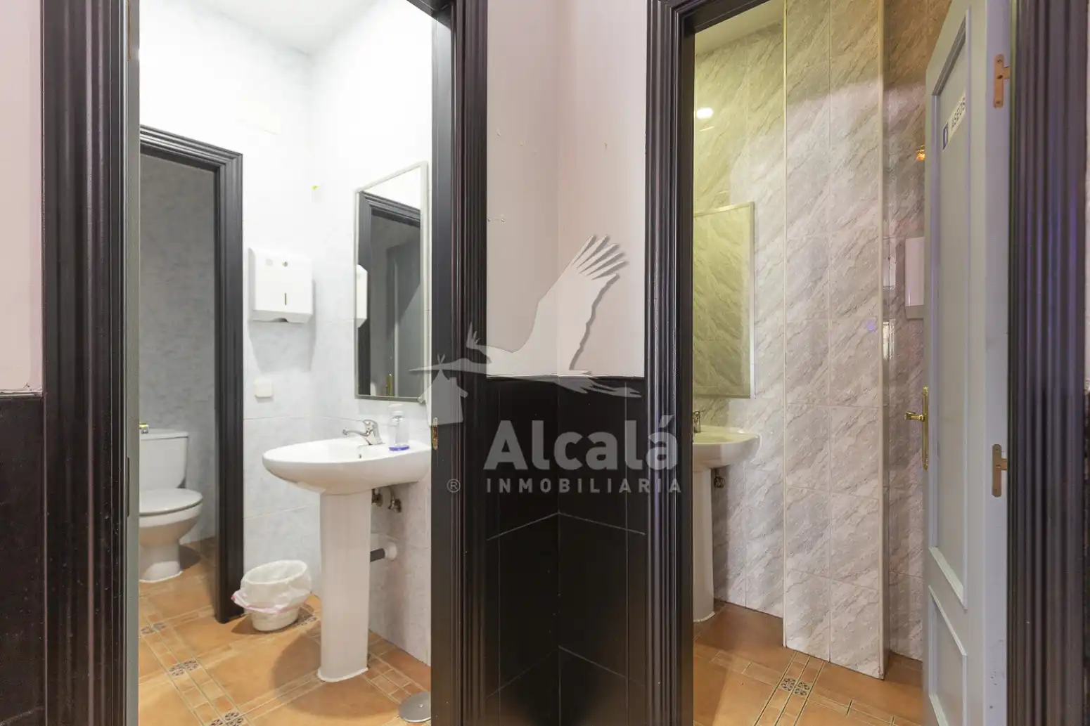 Baño de Local en venta en Alcalá de Henares