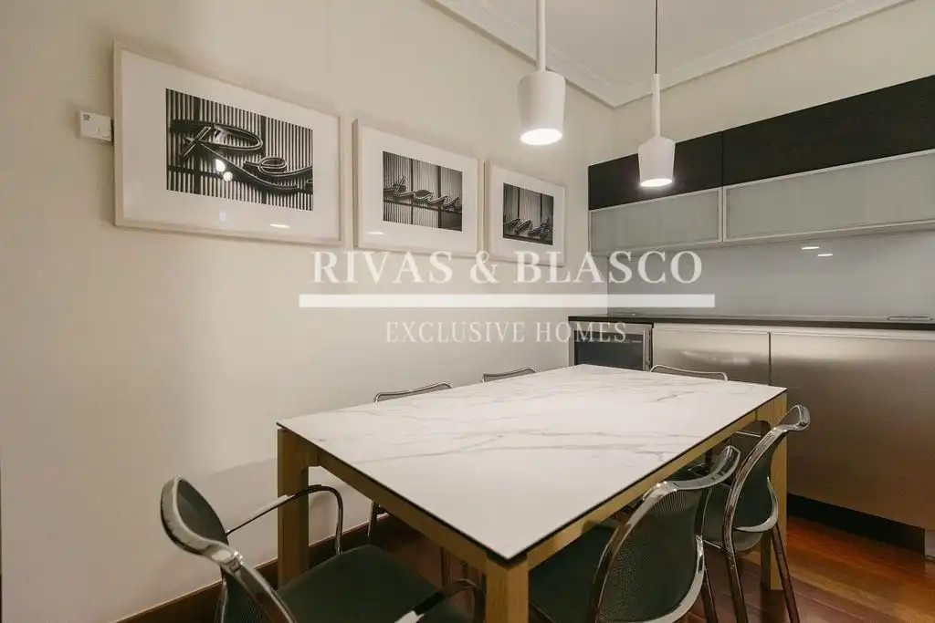 Menjador de Apartament de lloguer en Donostia - San Sebastián  amb Aire condicionat, Calefacció i Moblat