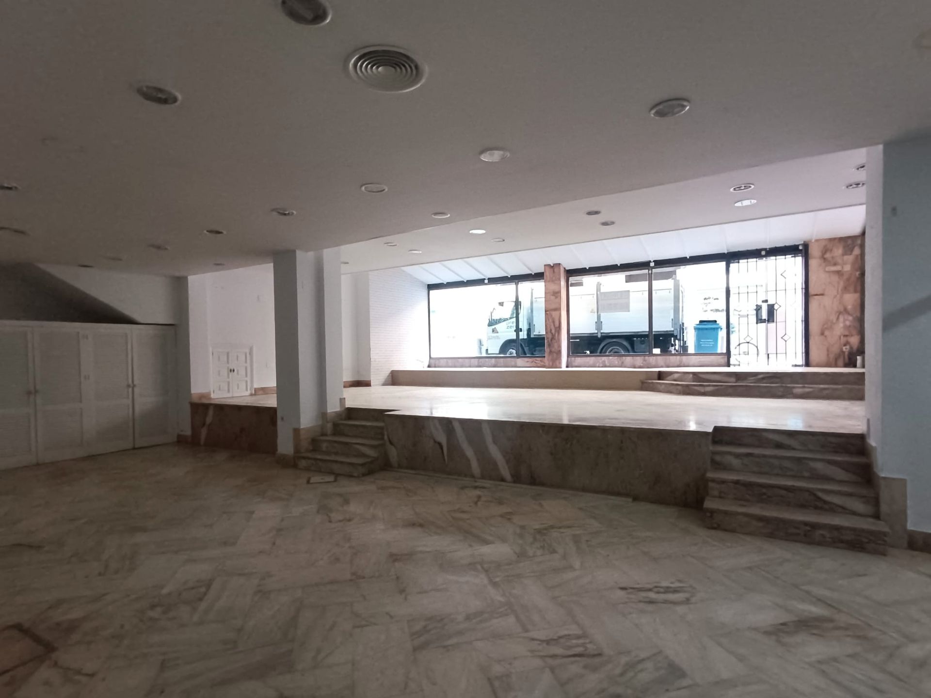 Local de lloguer a Calle Vázquez López, 12, Centro