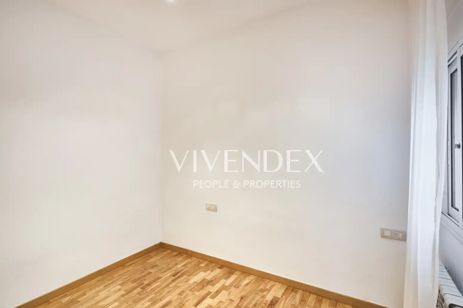 Bedroom of Flat for sale in Barcelona  with Heating, Parquet flooring and Balcony