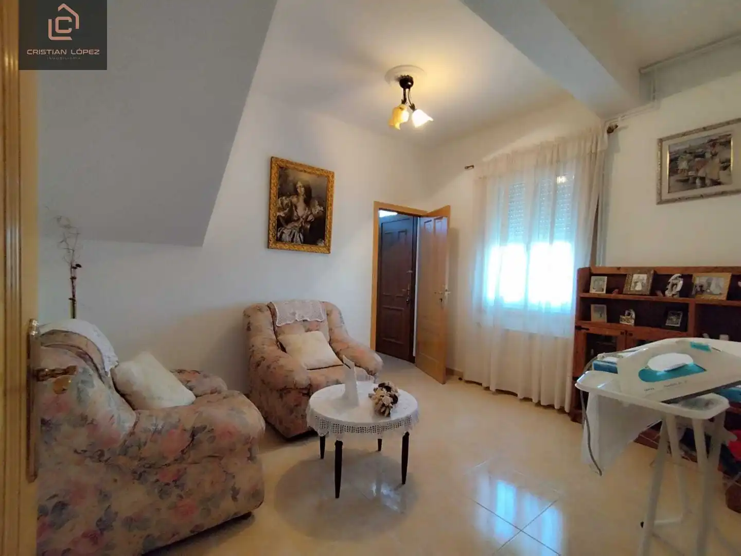 Sala d'estar de Casa o xalet en venda en Abegondo amb Calefacció, Parquet i Terrassa