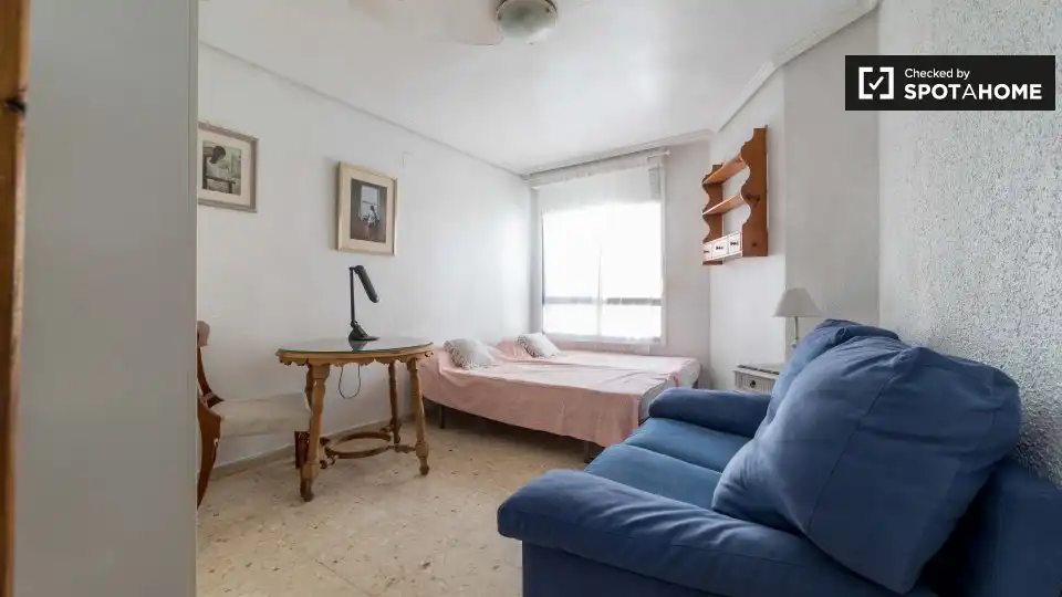 Habitación de Piso de alquiler en Valencia con Aire acondicionado, Calefacción y Amueblado