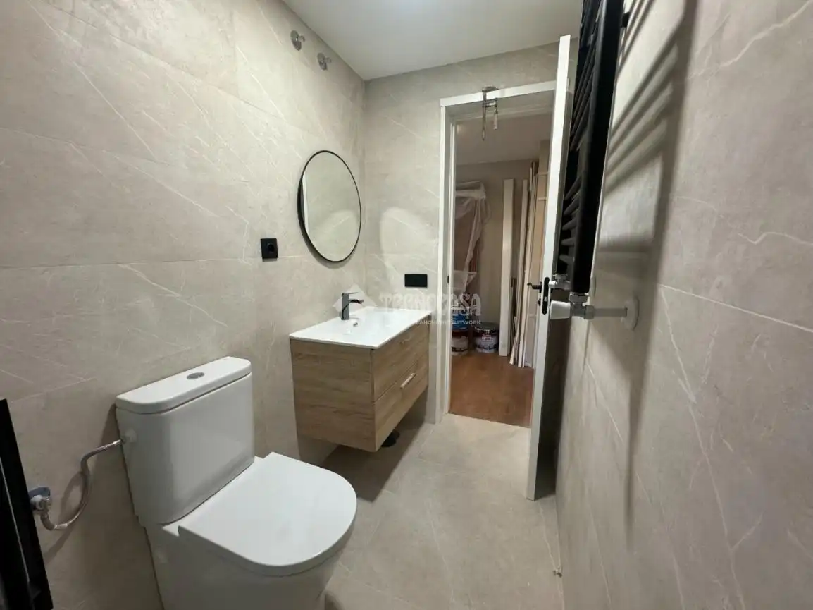 Bathroom of Flat for sale in Madrid