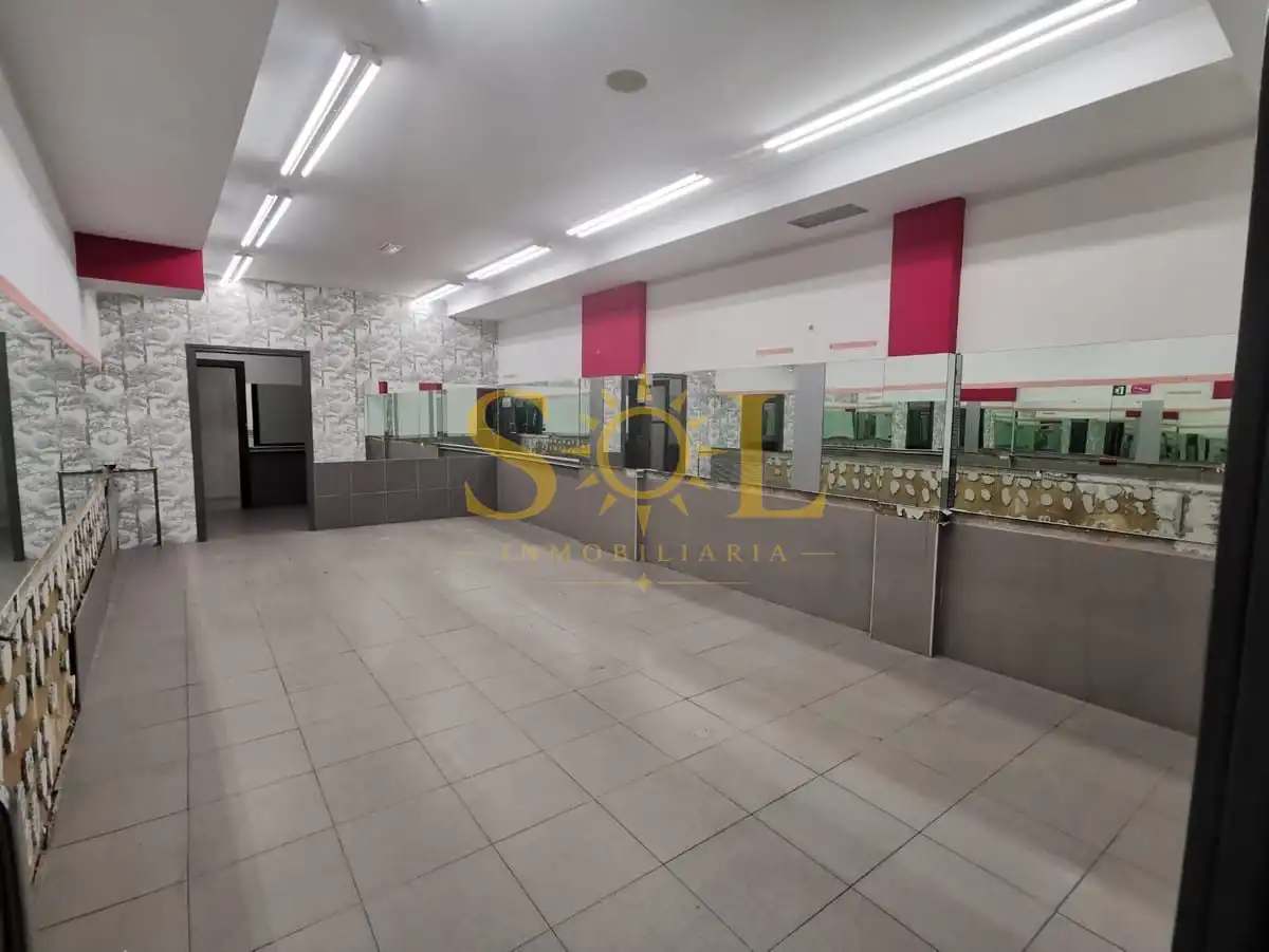 Local comercial en venda a Calle Alfonso V 11, imagen 8