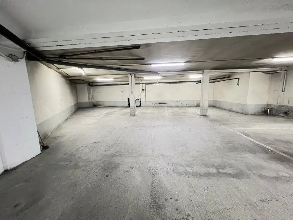 Parking for sale in Lugones