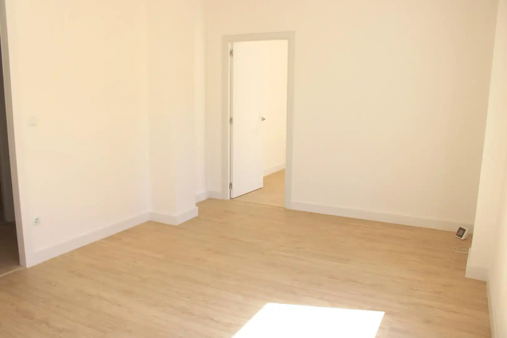 Habitación de Piso en venta en Oliva con Alarma