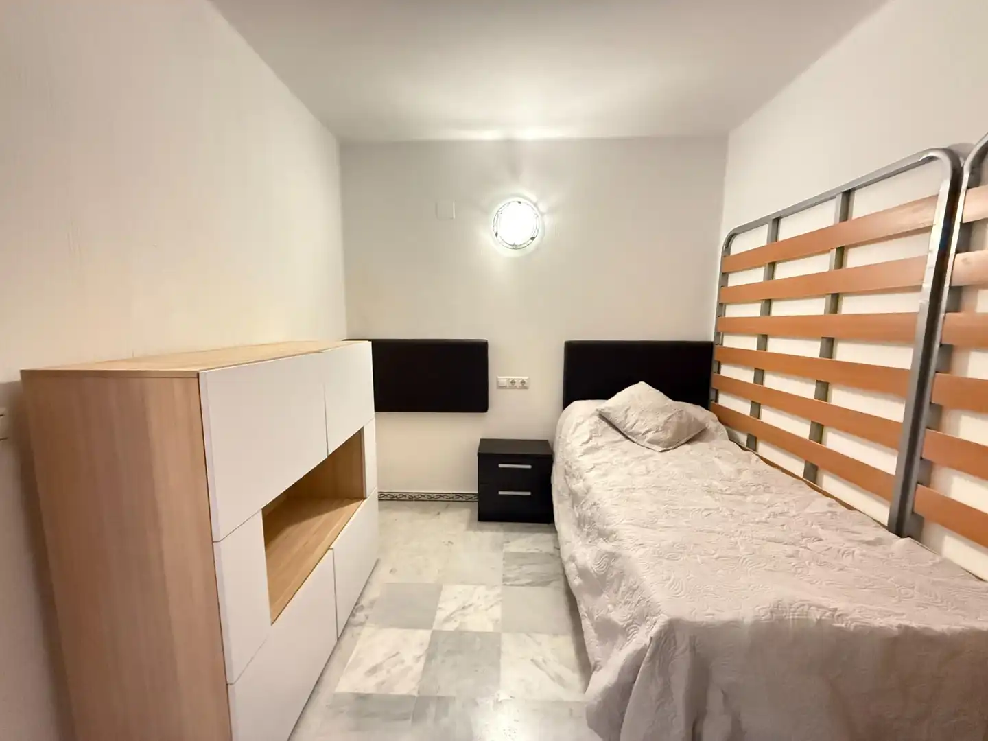 Habitación de Apartamento en venta en Torrevieja con Aire acondicionado, Terraza y Amueblado