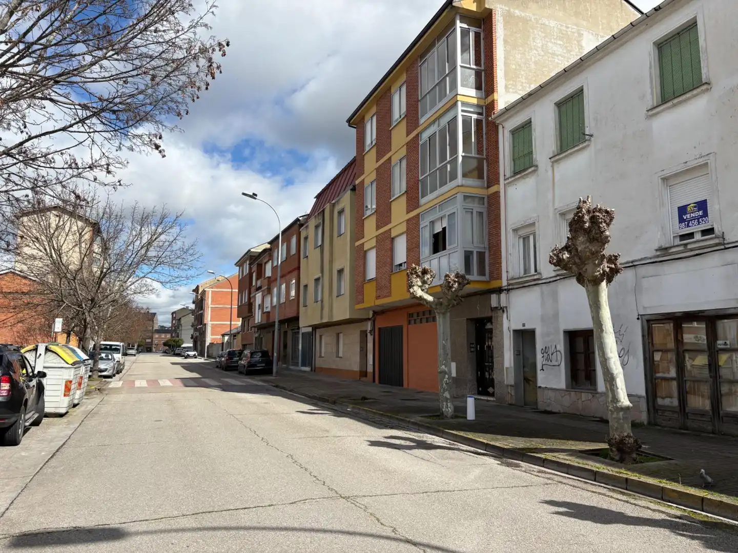 Vista exterior de Edificio en venta en Ponferrada