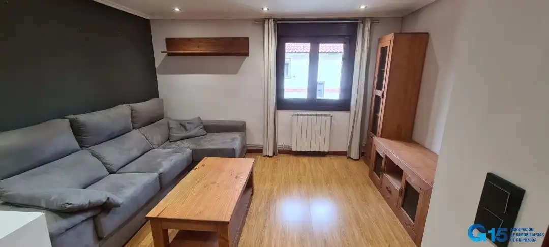 Sala d'estar de Pis en venda en Donostia - San Sebastián  amb Calefacció