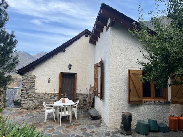 Exterior view of Country house for sale in La Guingueta d'Àneu  with Heating and Furnished