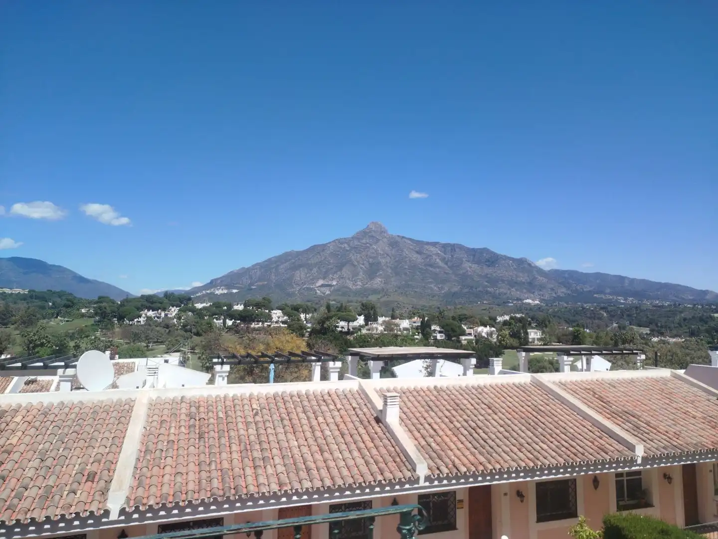 Vista exterior de Piso en venta en Marbella con Aire acondicionado, Terraza y Amueblado