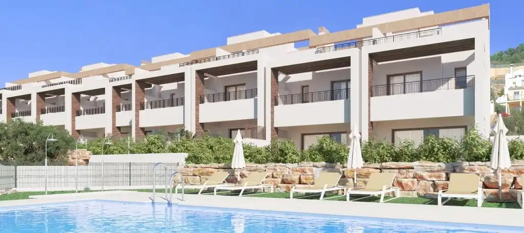 Vivienda con piscina en venta en Istán