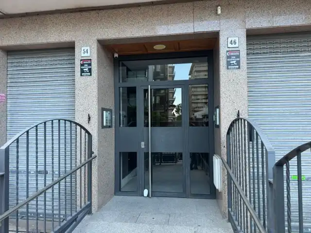 Vista exterior de Local en venta en Calella con Terraza y Alarma