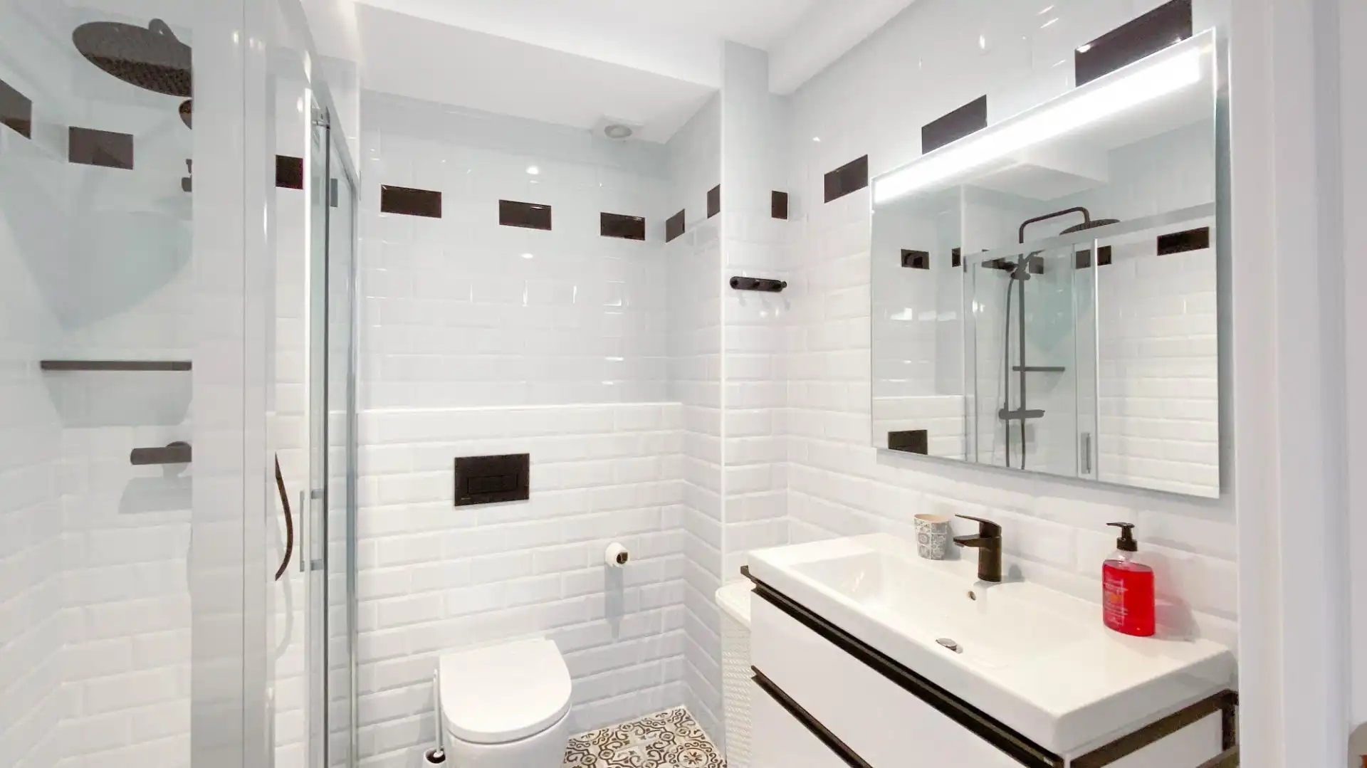 Badezimmer von Erdgeschoss zur Miete in Santander mit Heizung, Terrasse und Möbliert