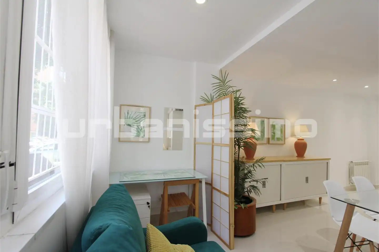 Dormitori de Apartament de lloguer en Madrid amb Aire condicionat, Calefacció i Moblat
