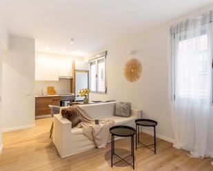 Sala d'estar de Apartament en venda en  Madrid Capital amb Calefacció, Terrassa i Alarma