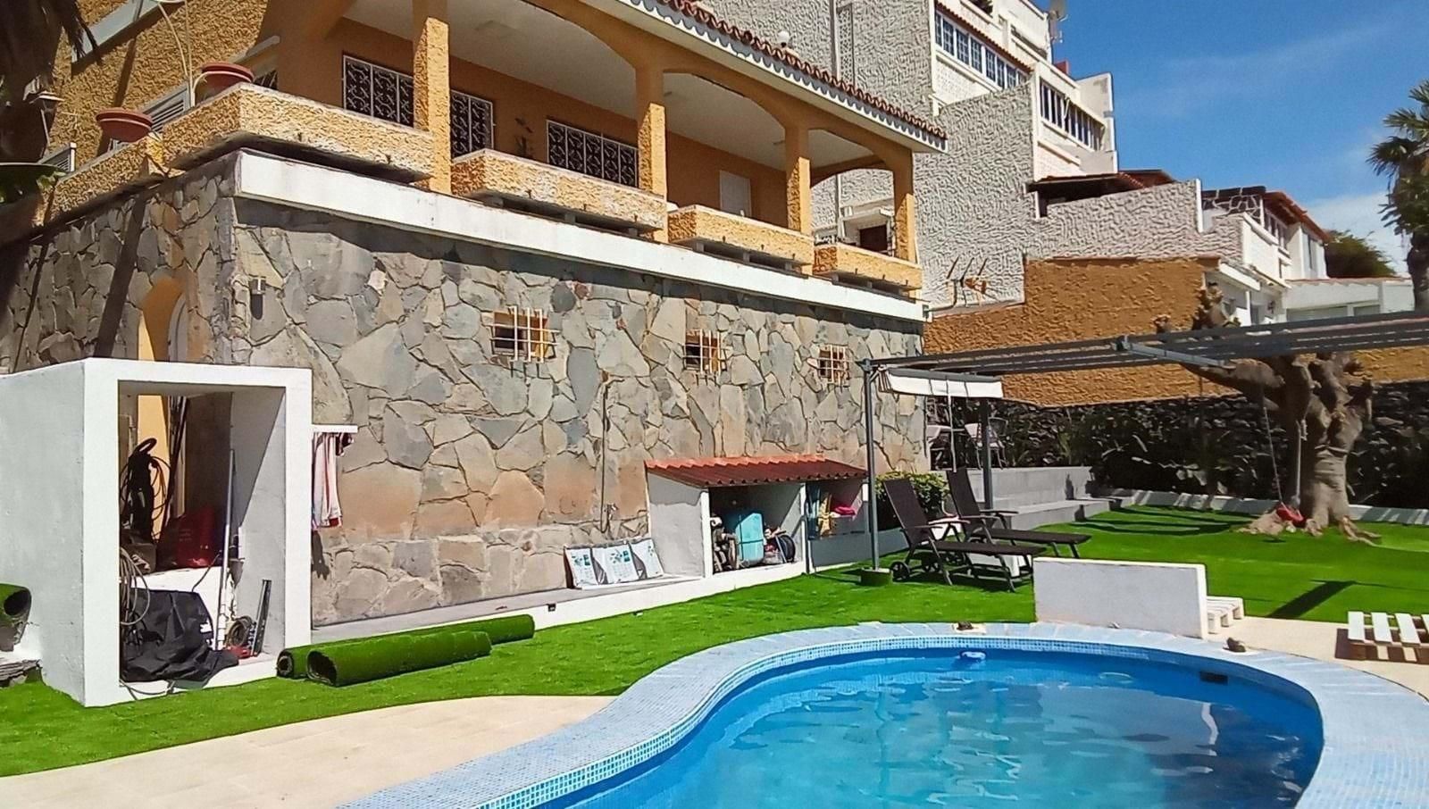 Piscina de Casa o xalet en venda en El Rosario amb Jardí privat, Terrassa i Traster