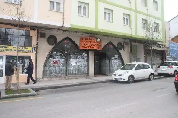 Vista exterior de Local en venta en Santander