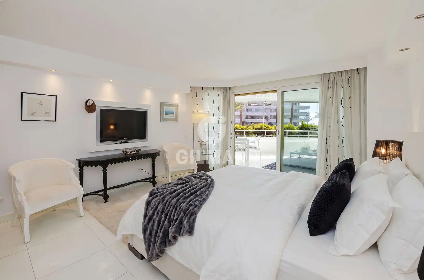 Dormitori de Apartament en venda en Marbella amb Calefacció, Jardí privat i Traster