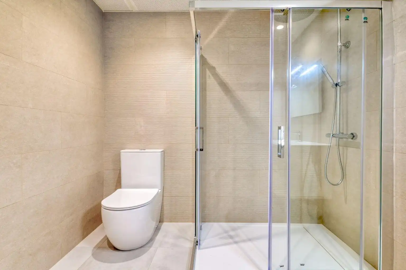 Bathroom of Ground floor for sale in Figueres  with Private garden, Terrace and Storage room