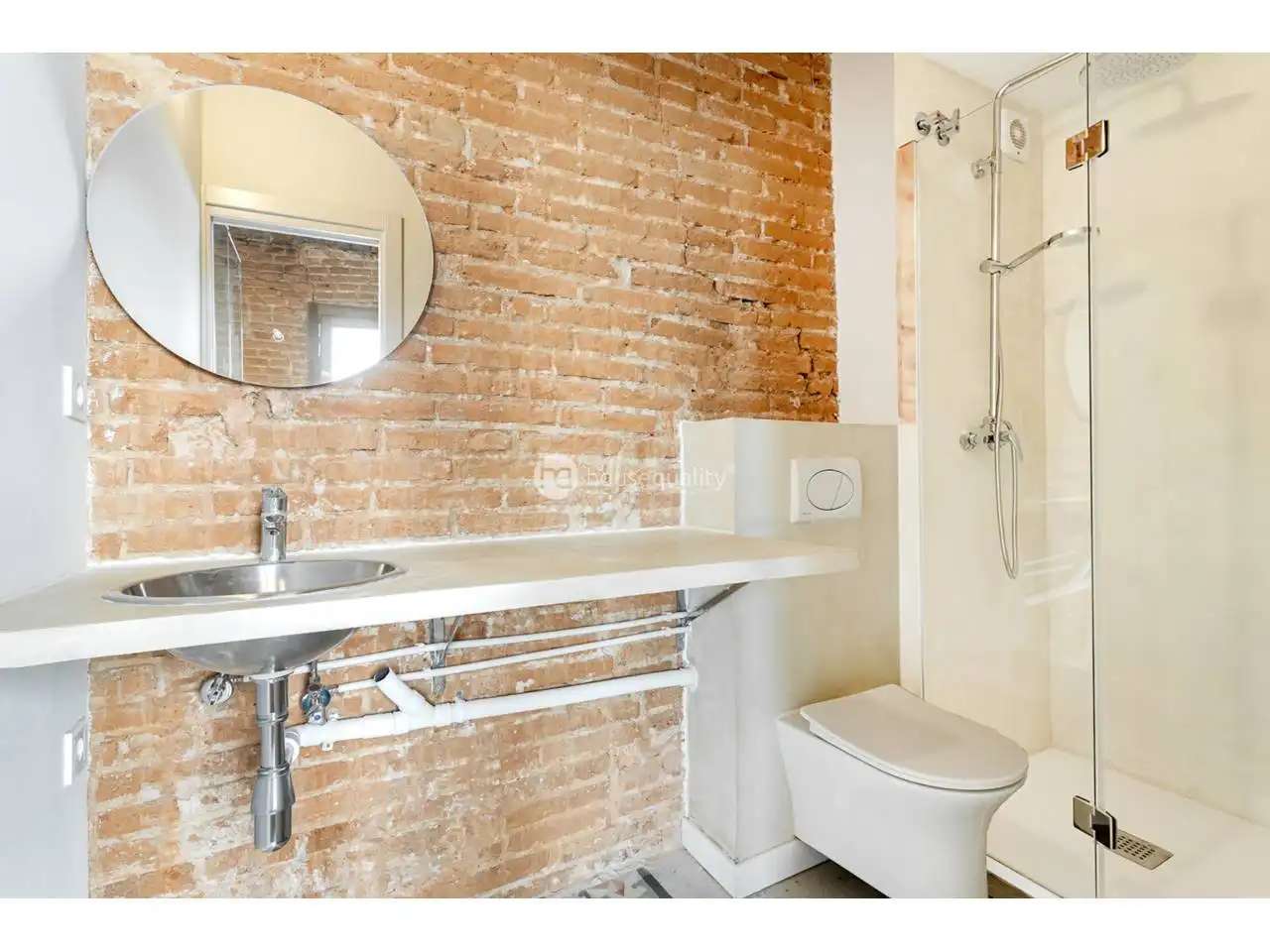 Bathroom of Flat for sale in Barcelona  with Air Conditioner and Balcony
