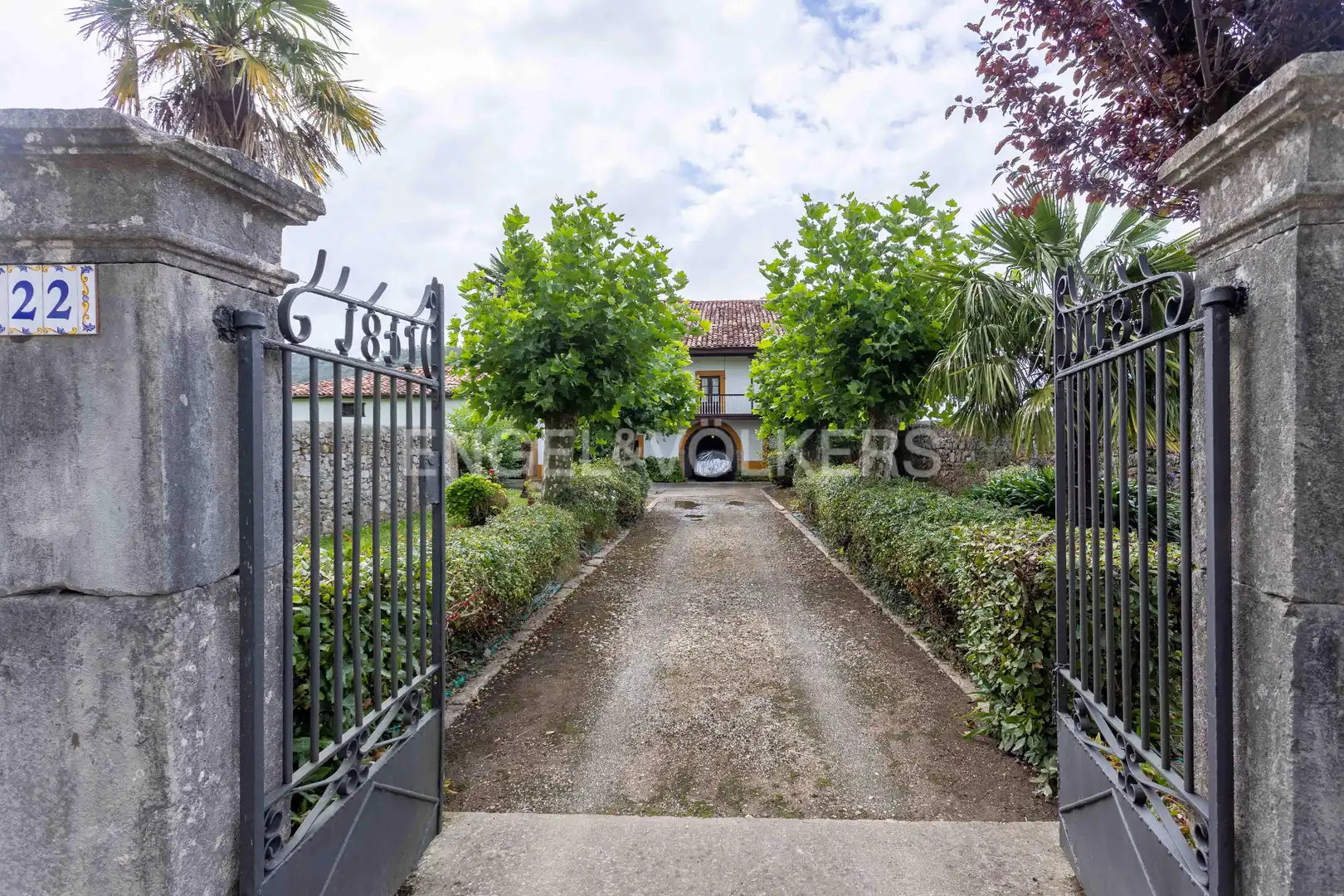Vista exterior de Finca rústica en venta en Entrambasaguas con Calefacción, Jardín privado y Balcón