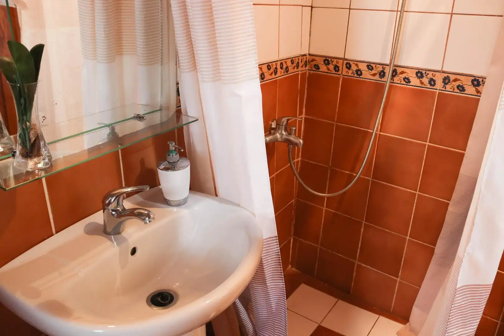 Baño de Finca rústica en venta en Hermigua con Jardín privado, Terraza y Amueblado