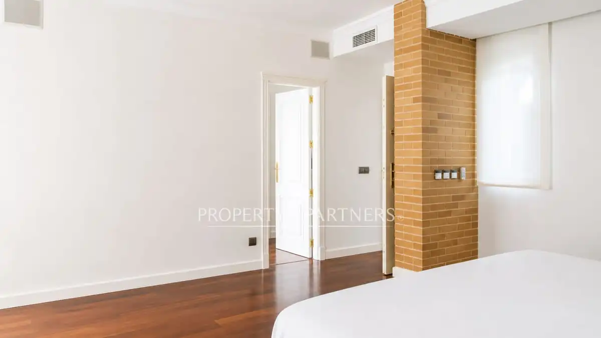 Habitación de Casa adosada en venta en Madrid con Aire acondicionado, Calefacción y Jardín privado
