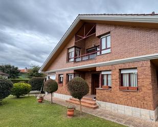 Vista exterior de Casa o xalet en venda en Siero amb Calefacció, Jardí privat i Parquet