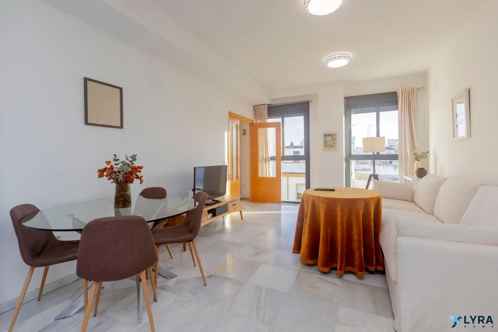Living room of Flat for sale in Sevilla  with Air Conditioner, Heating and Furnished