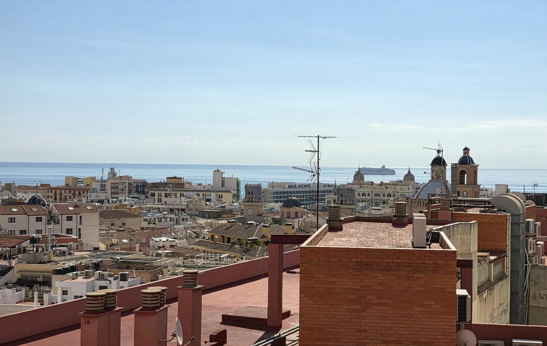 Vista exterior de Àtic en venda en Alicante / Alacant amb Terrassa i Traster