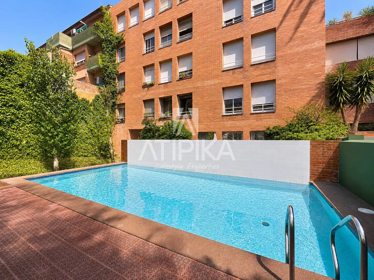 Vista exterior de Àtic en venda en Barcelona amb Aire condicionat, Calefacció i Parquet