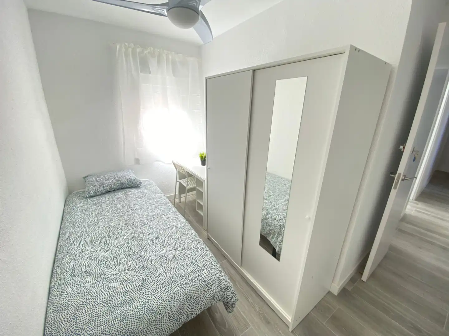 Habitación de Piso de alquiler en Madrid con Calefacción, Amueblado y Horno