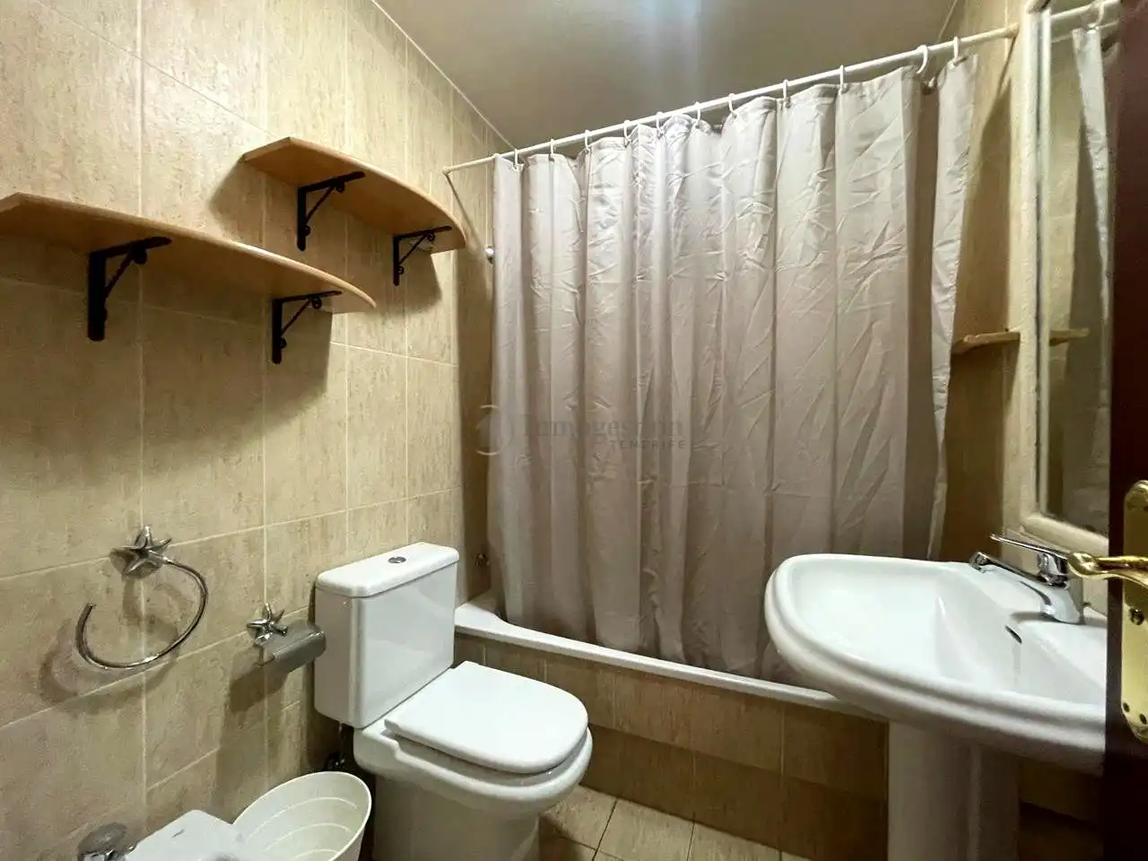 Bany de Apartament de lloguer en Arona amb Terrassa, Moblat i Piscina comunitària