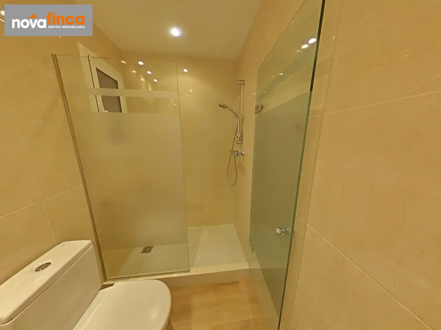 Baño de Piso en venta en Palamós con Aire acondicionado, Calefacción y Parquet