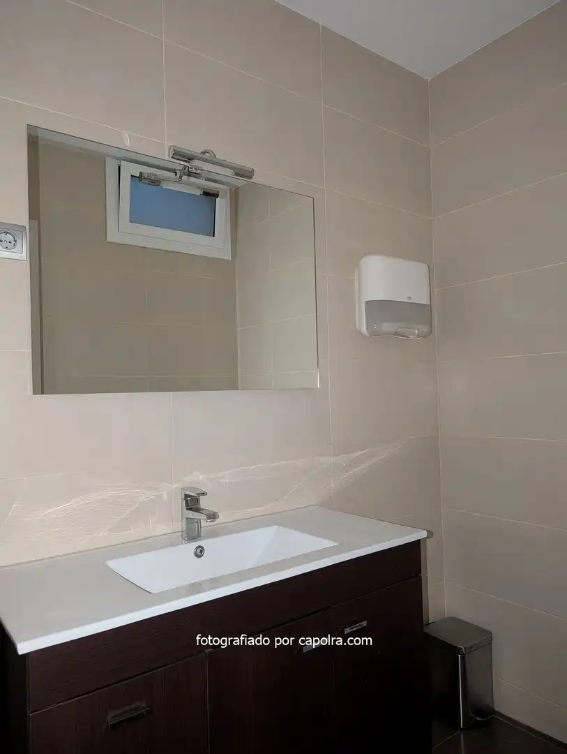 Baño de Oficina de alquiler en Barcelona con Aire acondicionado, Calefacción y Terraza