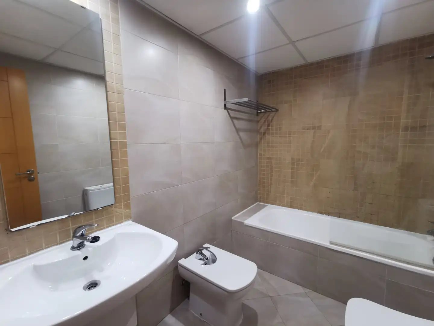 Badezimmer von Wohnung zur Miete in Málaga mit Klimaanlage, Heizung und Möbliert