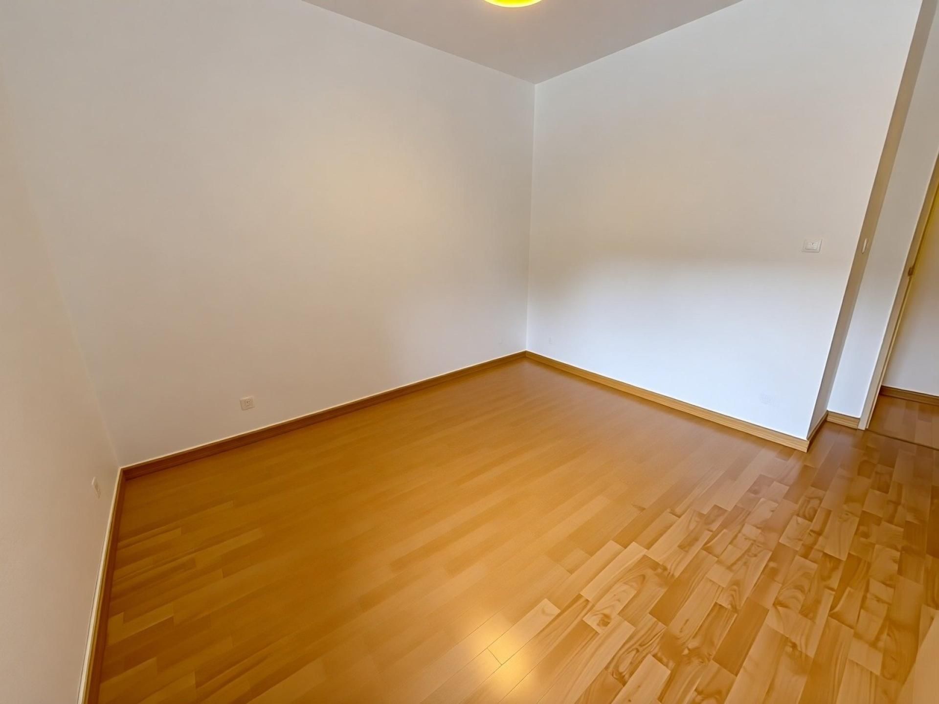 Habitación de Piso en venta en Badia del Vallès con Aire acondicionado y Balcón