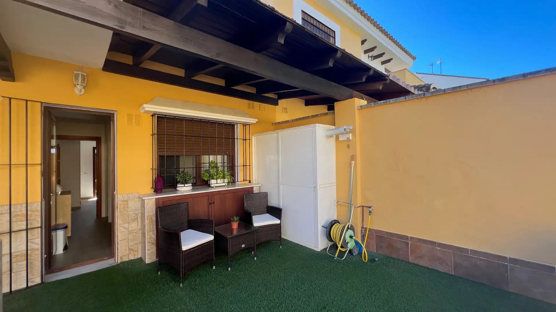 Exterior view of Single-family semi-detached for sale in Espartinas  with Air Conditioner, Heating and Private garden