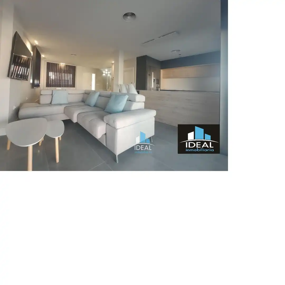 Sala de estar de Casa adosada en venta en Villanueva de la Serena con Aire acondicionado, Calefacción y Terraza