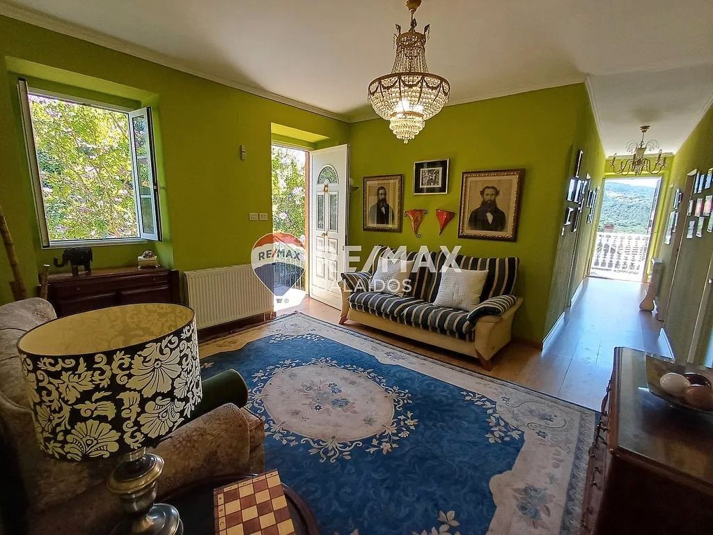 Sala d'estar de Casa o xalet en venda en Covelo amb Calefacció, Jardí privat i Terrassa