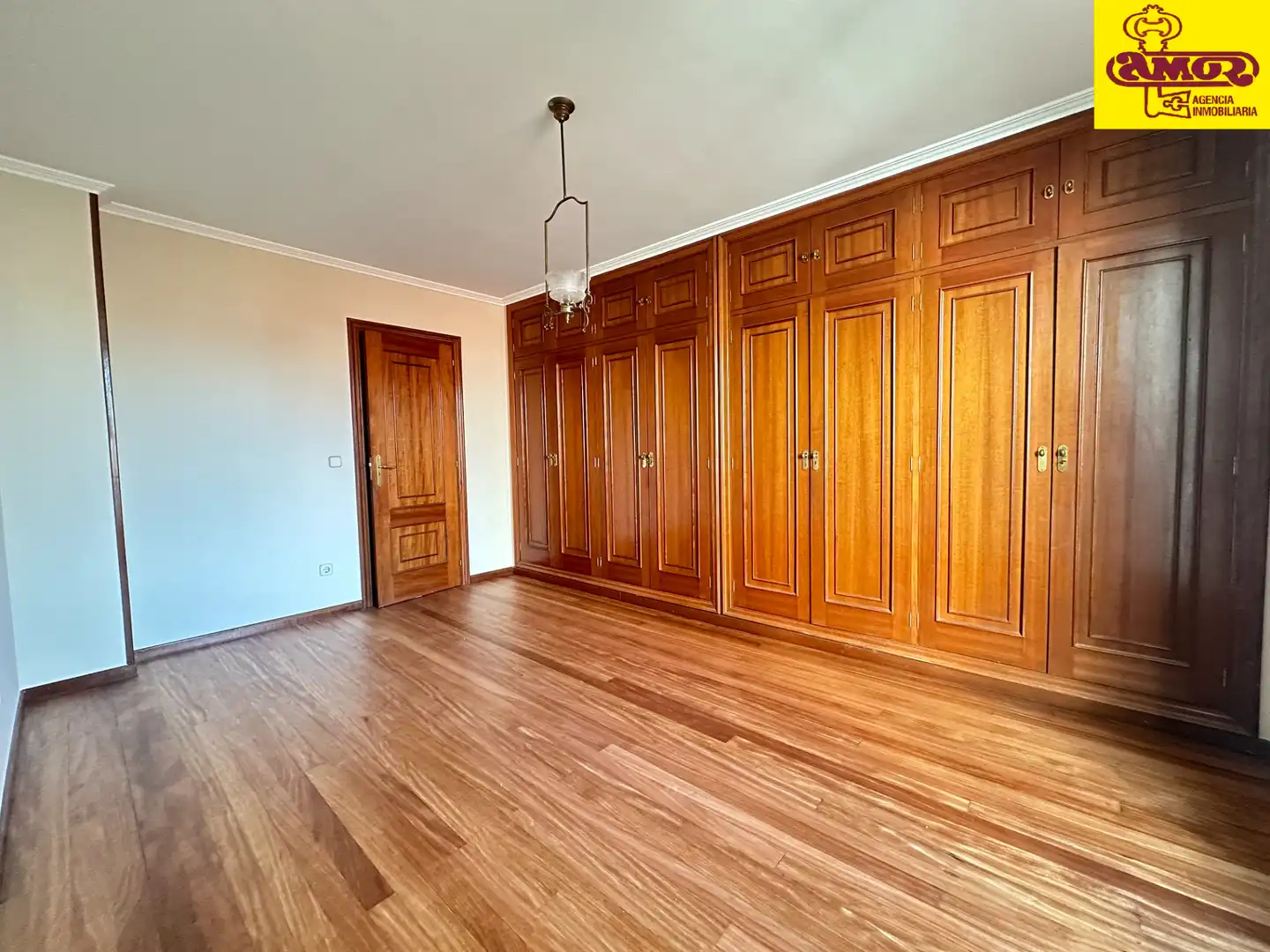 Habitación de Piso en venta en Santiago de Compostela  con Calefacción, Terraza y Trastero