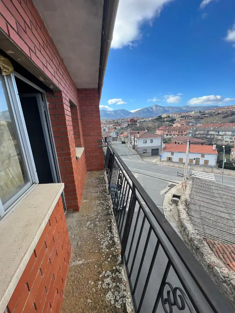 Vista exterior de Casa adosada en venta en Burgohondo con Terraza