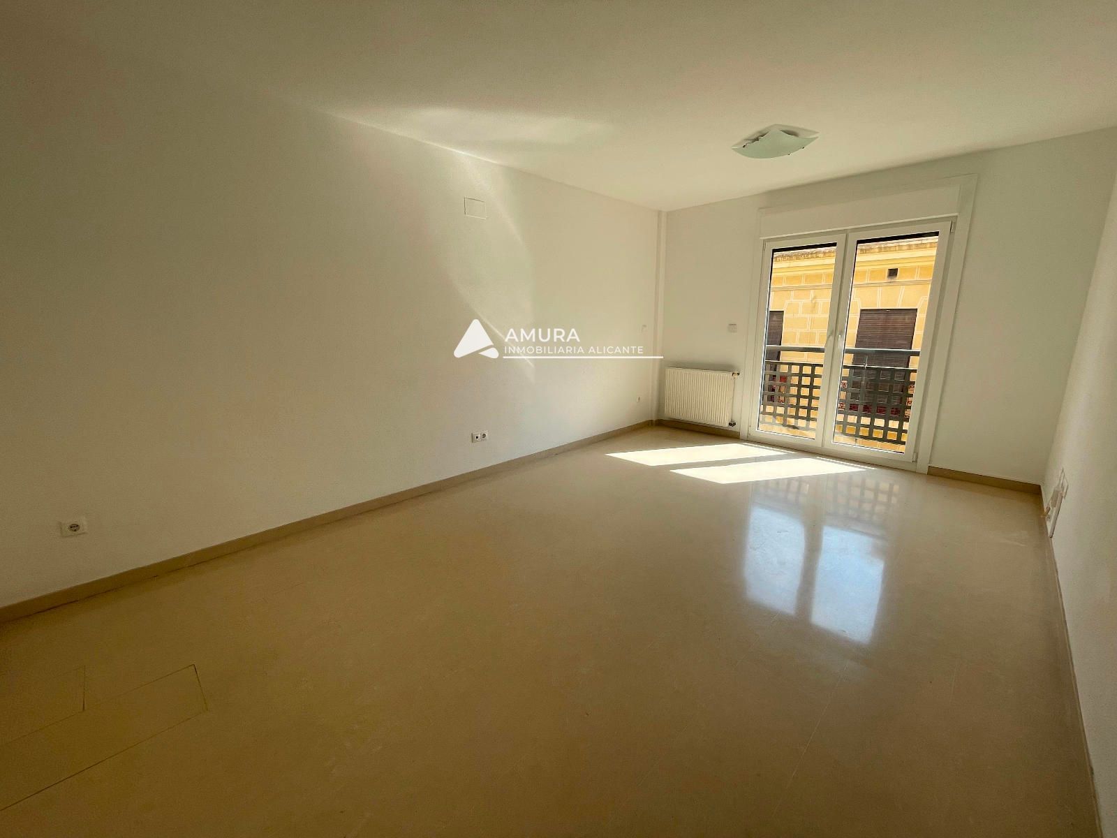 Sala d'estar de Pis en venda en Alicante / Alacant amb Aire condicionat, Calefacció i Terrassa