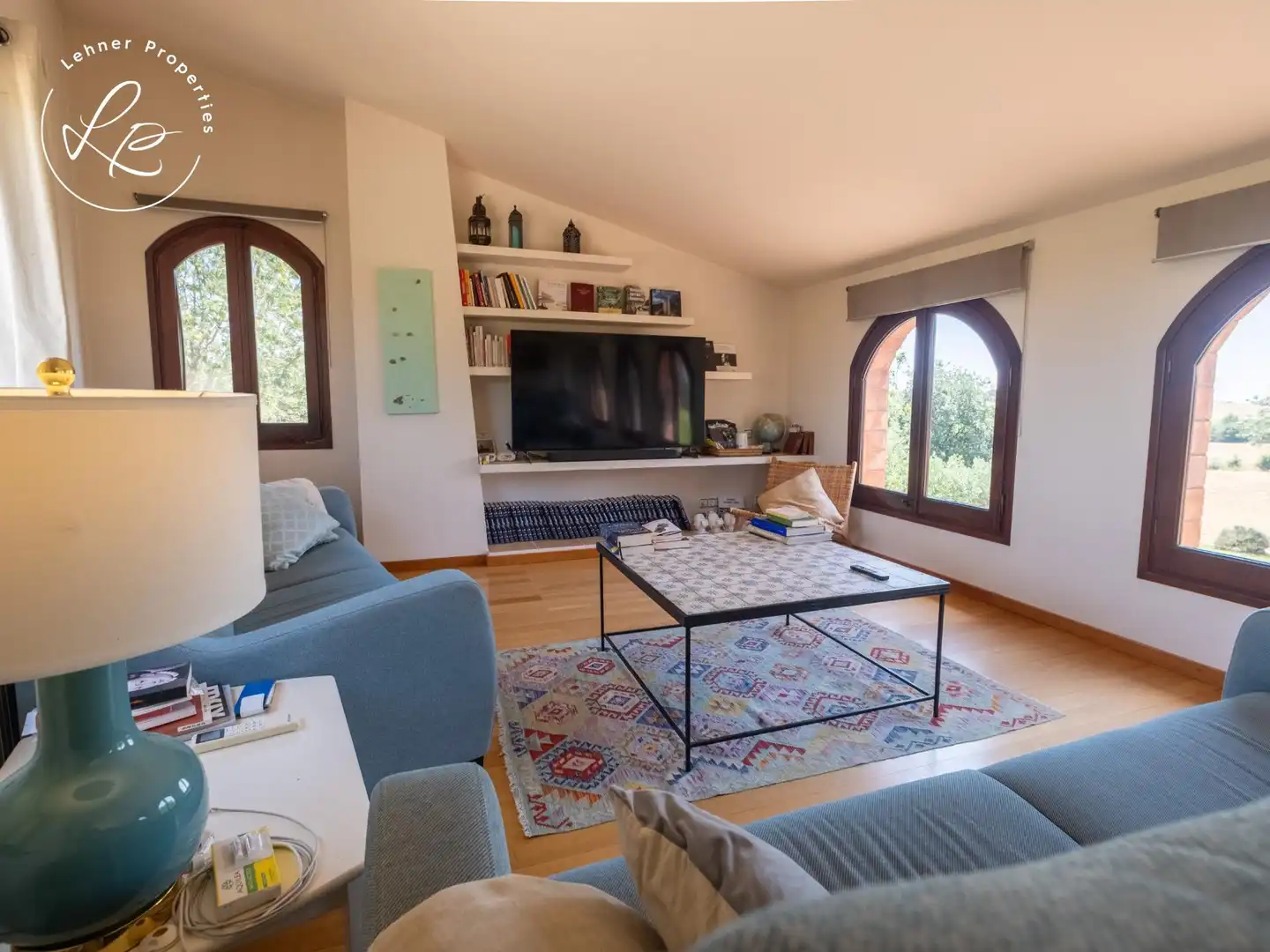 Sala d'estar de Finca rústica en venda en Navata amb Aire condicionat, Calefacció i Jardí privat