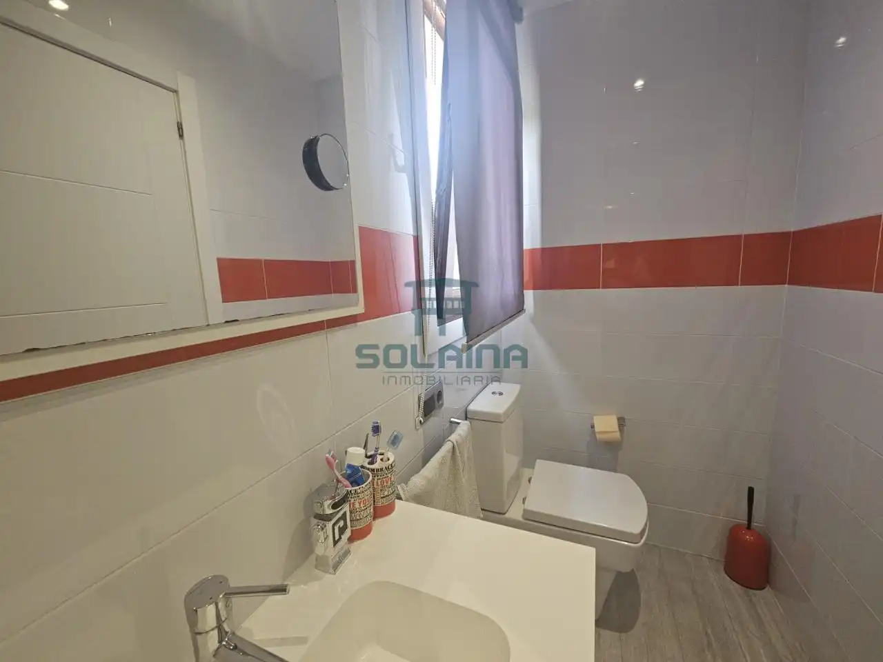 Badezimmer von Einfamilien-Reihenhaus zum Verkauf in Coles mit Heizung, Privatgarten und Möbliert