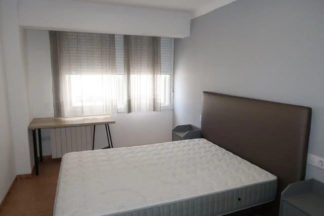 Schlafzimmer von Wohnung zur Miete in A Coruña Capital  mit Heizung und Möbliert