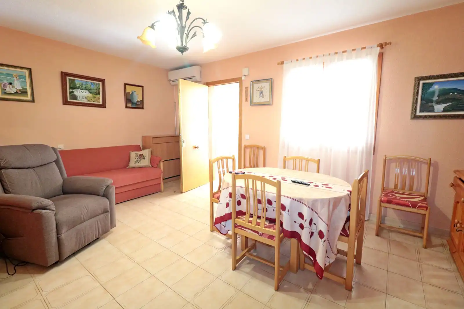 Sala d'estar de Casa adosada en venda en Torrevieja amb Jardí privat i Terrassa